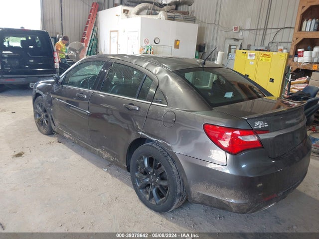 Chrysler 200 Limited 2014 1C3CCBCG5EN185556 Image 3