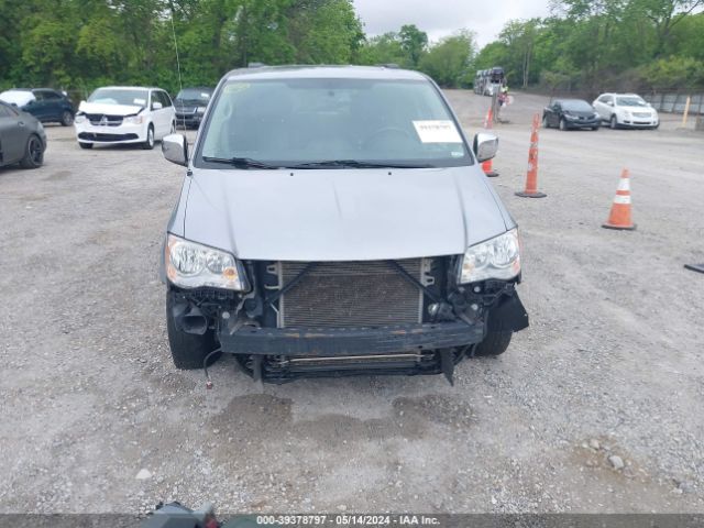 2C4RC1CG9GR128105 Chrysler Town & Country Touring-l Anniversary Edition