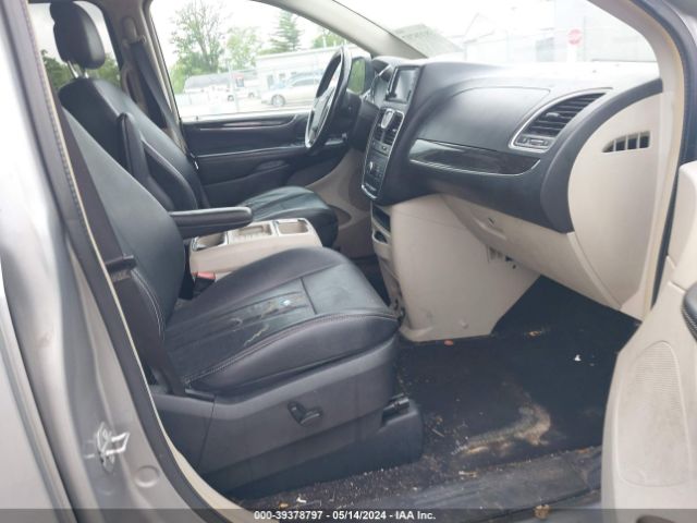 2C4RC1CG9GR128105 Chrysler Town & Country Touring-l Anniversary Edition