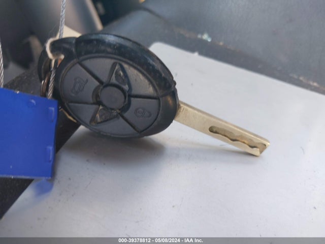 2006 MINI COOPER S WMWRE33516TL19977 Photo 10