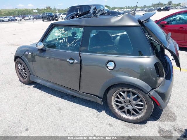2006 MINI COOPER S WMWRE33516TL19977 Photo 2