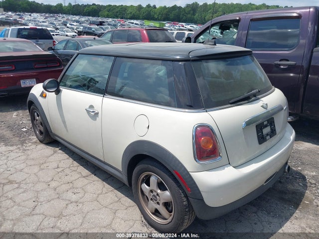 2007 MINI COOPER WMWMF33597TT58941 Photo 2