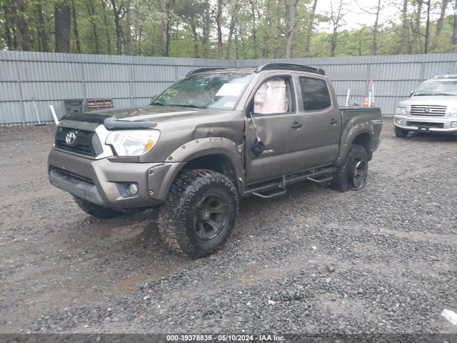 Toyota Tacoma Base V6 2015 5TFLU4EN8FX127334 Image 2