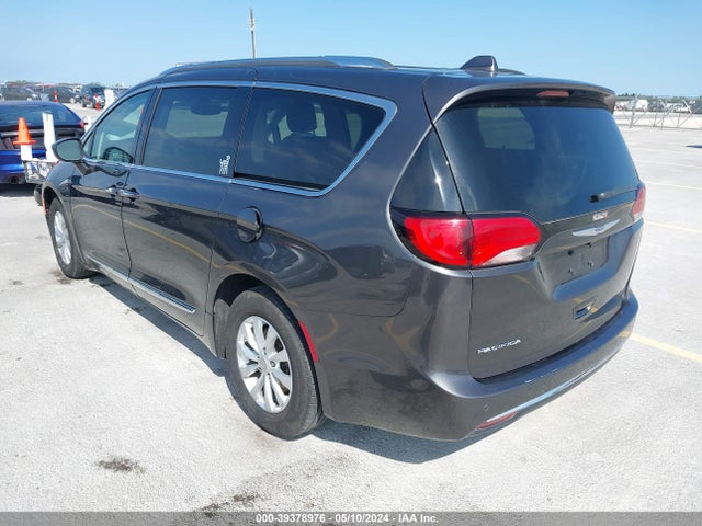 2C4RC1BG7KR655070 Chrysler Pacifica Touring L