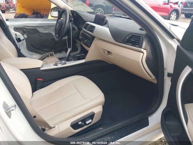 WBA8E5G53JNV02571 BMW 320i Xdrive
