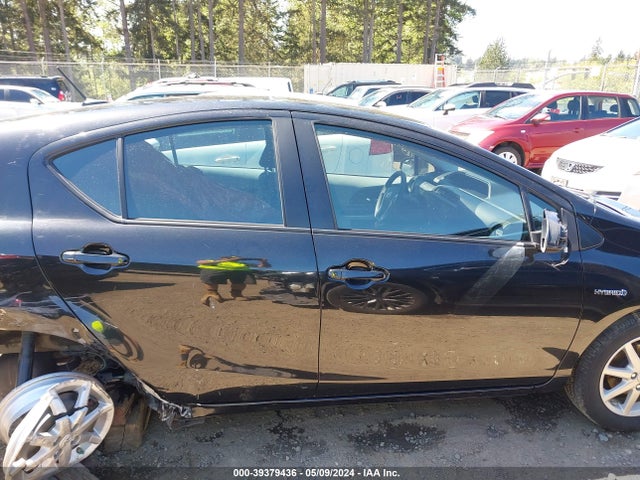 Toyota Prius C Three 2014 JTDKDTB3XE1065588 Image 14