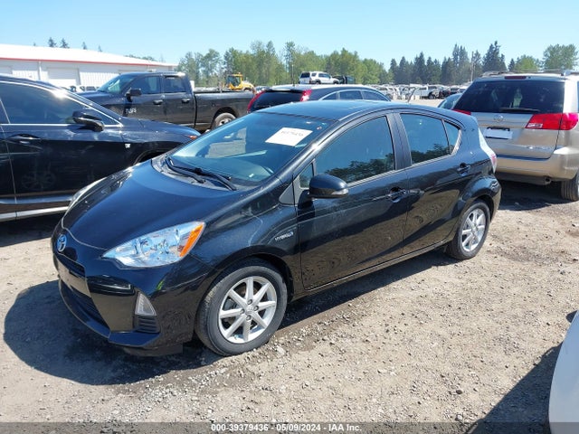 Toyota Prius C Three 2014 JTDKDTB3XE1065588 Image 2