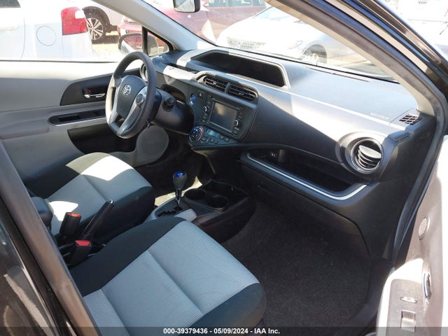 Toyota Prius C Three 2014 JTDKDTB3XE1065588 Image 5