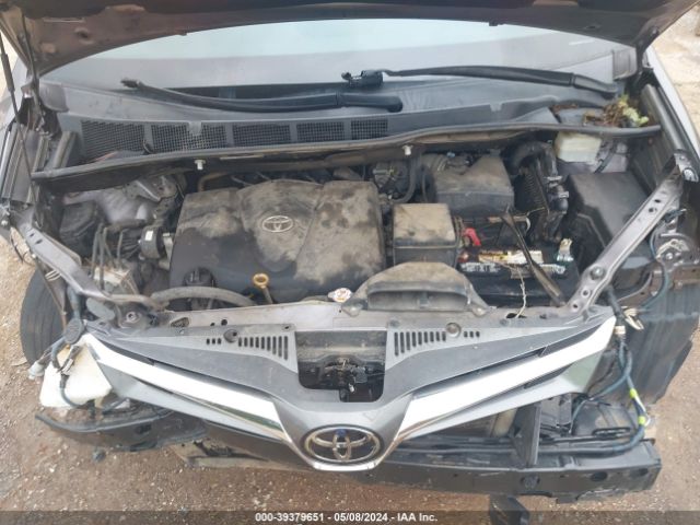 5TDYZ3DC4KS994215 Toyota Sienna Xle 8 Passenger