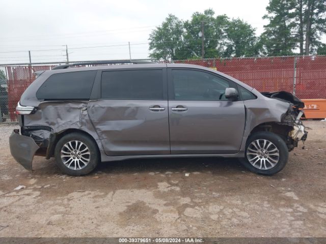 5TDYZ3DC4KS994215 Toyota Sienna Xle 8 Passenger