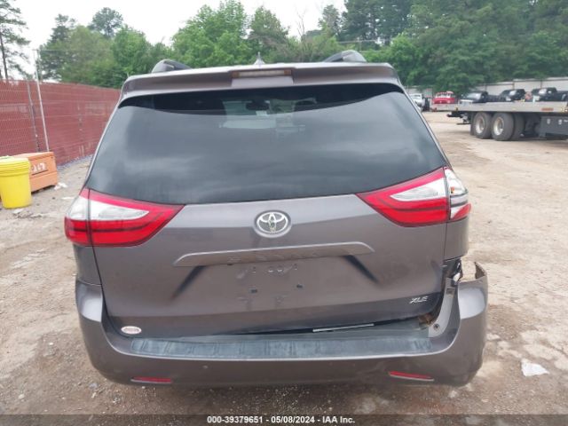 5TDYZ3DC4KS994215 Toyota Sienna Xle 8 Passenger