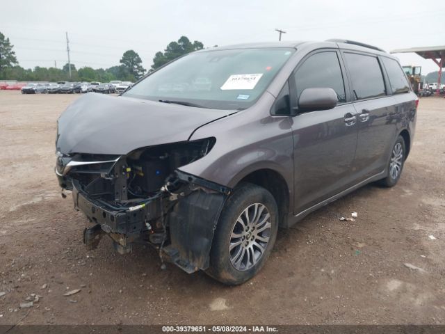 5TDYZ3DC4KS994215 Toyota Sienna Xle 8 Passenger
