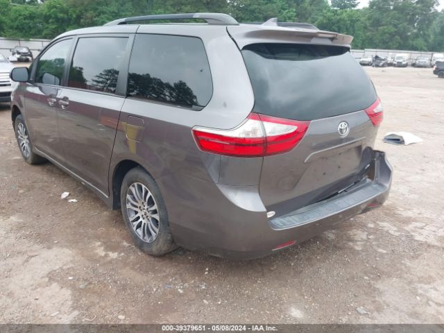 5TDYZ3DC4KS994215 Toyota Sienna Xle 8 Passenger