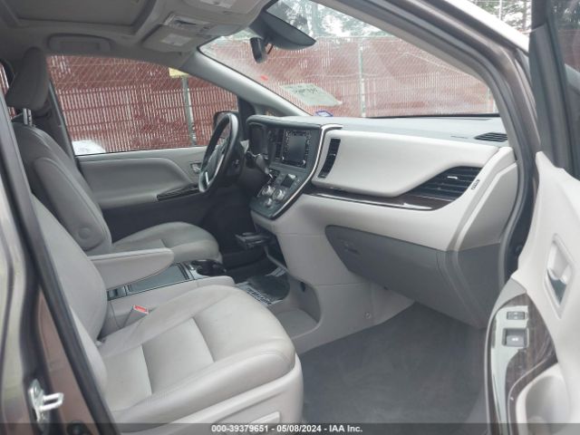 5TDYZ3DC4KS994215 Toyota Sienna Xle 8 Passenger