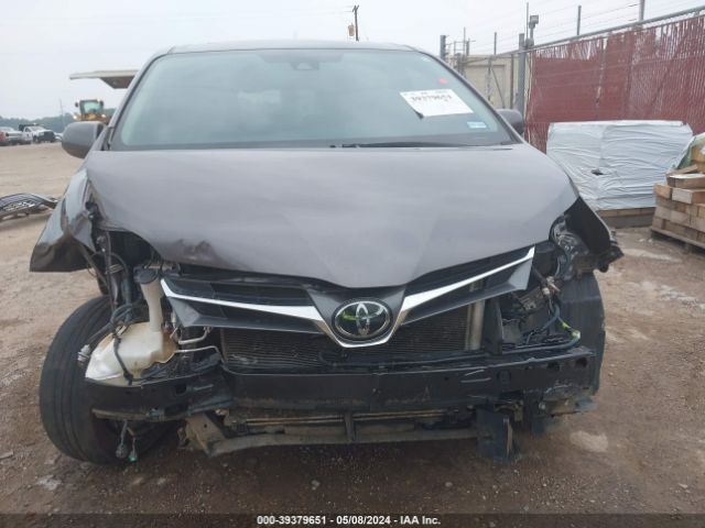 5TDYZ3DC4KS994215 Toyota Sienna Xle 8 Passenger