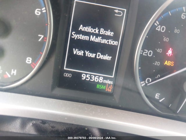 Toyota Rav4 Xle 2018 JTMWFREV8JJ732860 Image 15