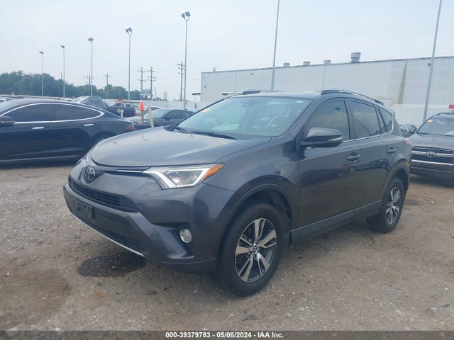 Toyota Rav4 Xle 2018 JTMWFREV8JJ732860 Image 2