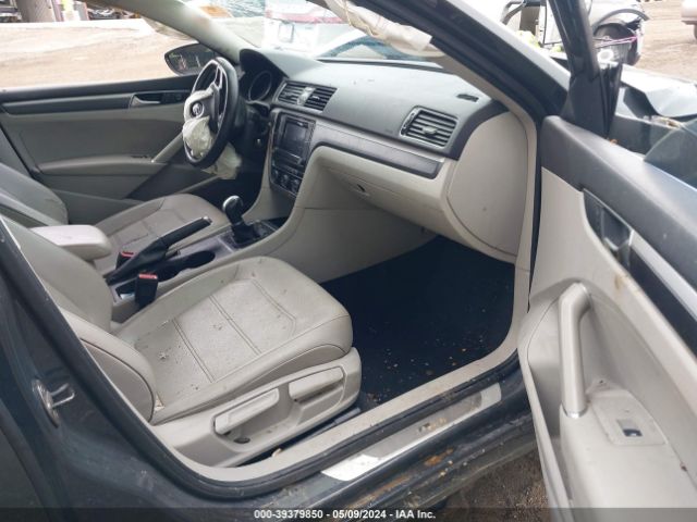 1VWDT7A37HC055451 Volkswagen Passat 1.8t R-line