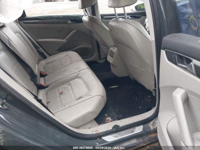 1VWDT7A37HC055451 Volkswagen Passat 1.8t R-line