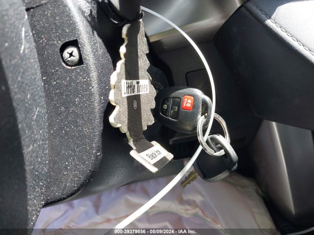 Toyota RAV4 LE 2016 JTMZFREV4GD085281 Image 11