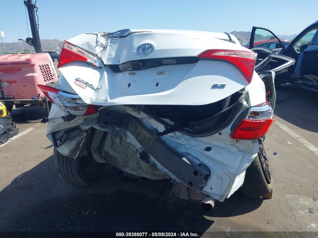 Toyota COROLLA LE 2018 5YFBURHE8JP744180 Image 15