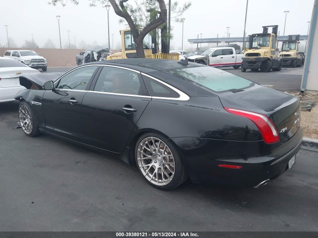 2013 JAGUAR XJ SAJWA2GE1DMV43720 Photo 2