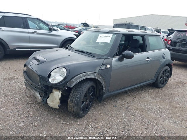 2010 MINI COOPER WMWMF7C56ATX45381 Photo 1