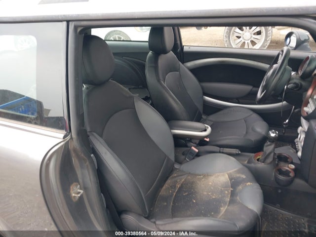 2010 MINI COOPER WMWMF7C56ATX45381 Photo 7