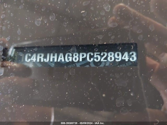 1C4RJHAG8PC528943 Jeep Grand Cherokee Laredo 4x4