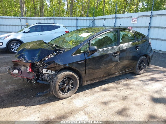 Toyota Prius Three 2014 JTDKN3DU2E0375730 Image 2