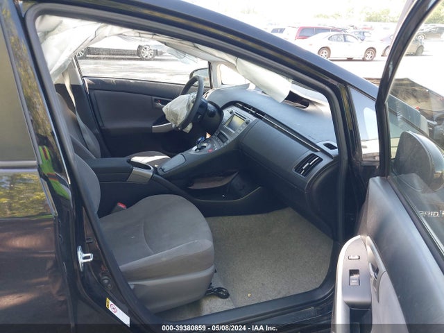 Toyota Prius Three 2014 JTDKN3DU2E0375730 Image 5