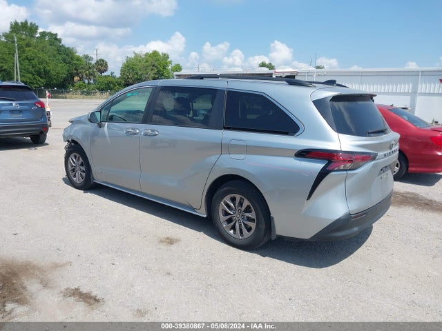 Toyota SIENNA XLE 2021 5TDJRKEC3MS002871 Image 3