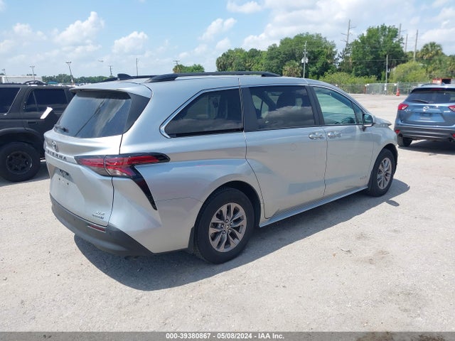 Toyota SIENNA XLE 2021 5TDJRKEC3MS002871 Image 4
