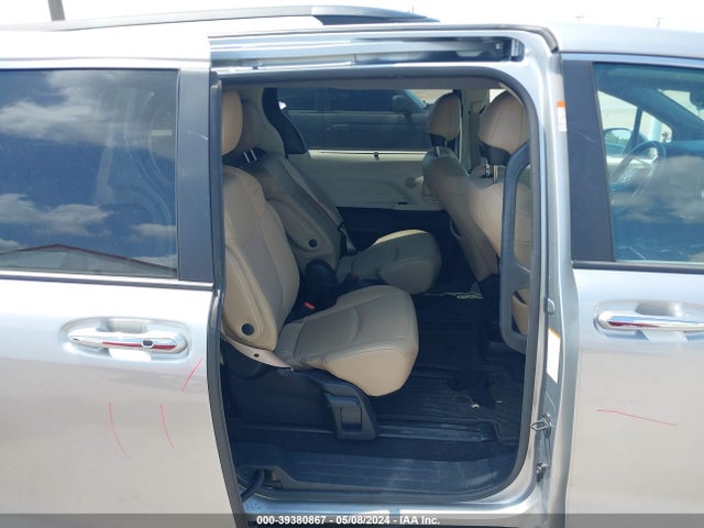 Toyota SIENNA XLE 2021 5TDJRKEC3MS002871 Image 8