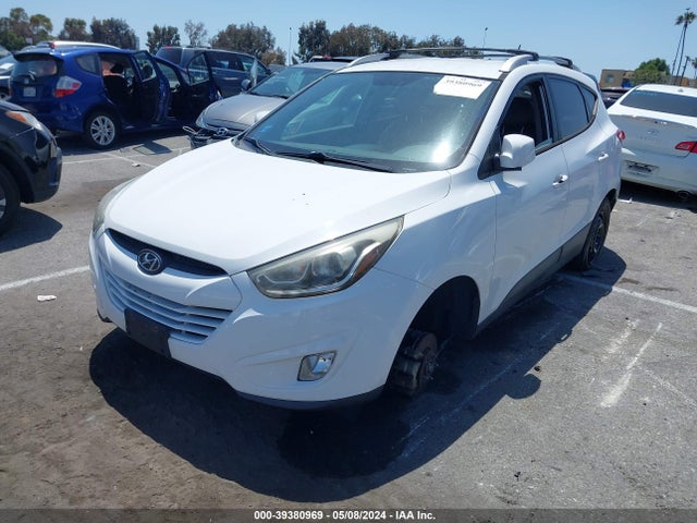 Hyundai TUCSON SE 2015 KM8JU3AG2FU055603 Image 2