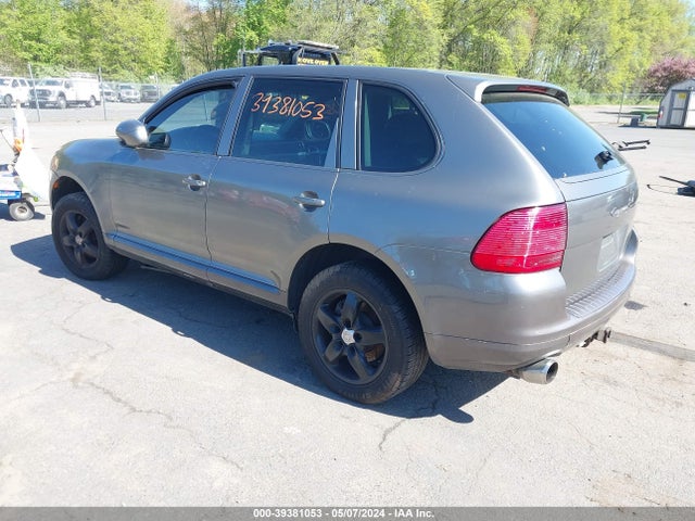 2005 PORSCHE CAYENNE WP1AB29P85LA61241 Photo 2
