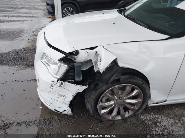 Chrysler 300c Awd 2015 2C3CCAKG9FH757170 Image 18