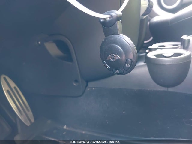 2010 MINI COOPER S WMWMF7C54ATZ72892 Photo 10
