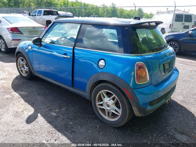 2010 MINI COOPER S WMWMF7C54ATZ72892 Photo 2