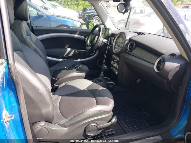 2010 MINI COOPER S WMWMF7C54ATZ72892 Photo 4