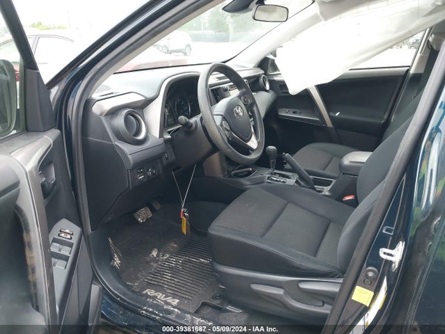 Toyota RAV4 LE 2017 JTMBFREV3HJ713304 Image 5