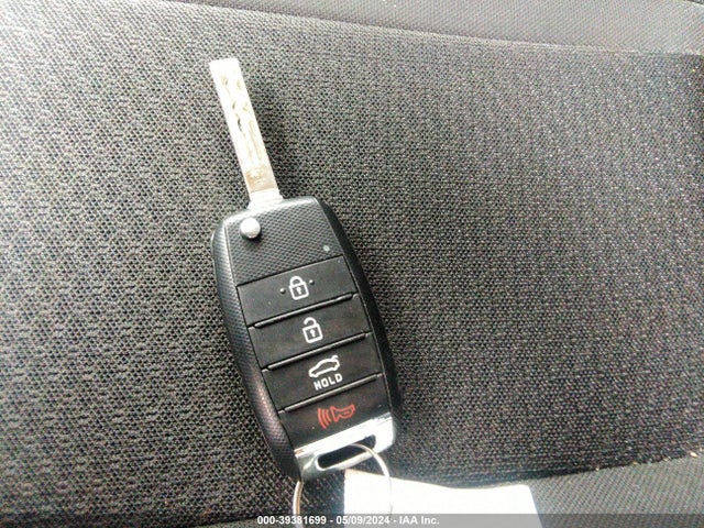 KIA Optima Lx 2017 5XXGT4L36HG162034 Image 11
