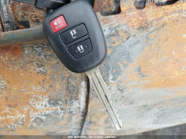 2T3ZFREV9FW199682 Toyota RAV4 LE