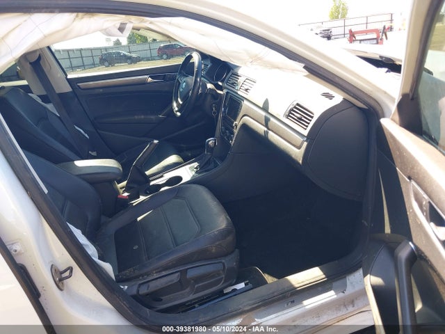 1VWDT7A36HC034770 Volkswagen Passat 1.8t R-line
