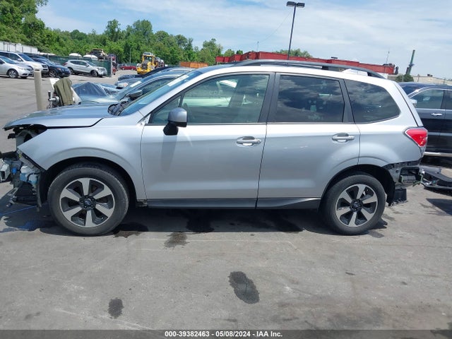 Subaru Forester 2.5i Premium 2018 JF2SJAGC9JH470320 Image 15