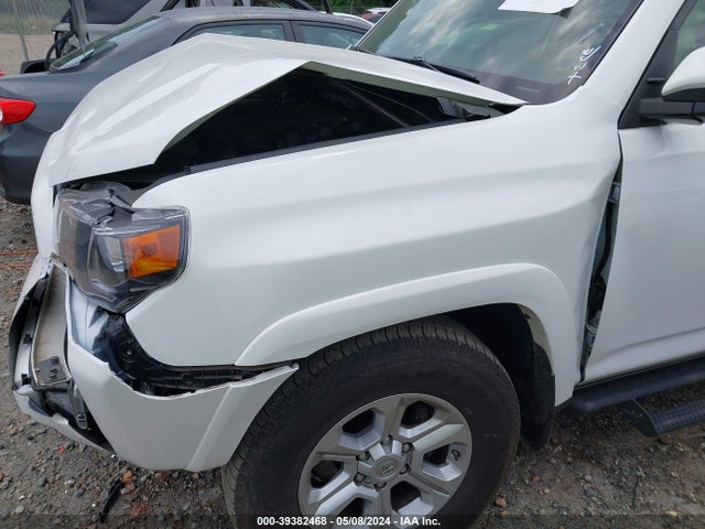 Toyota 4RUNNER SR5 2021 JTEEU5JRXM5238110 Image 17