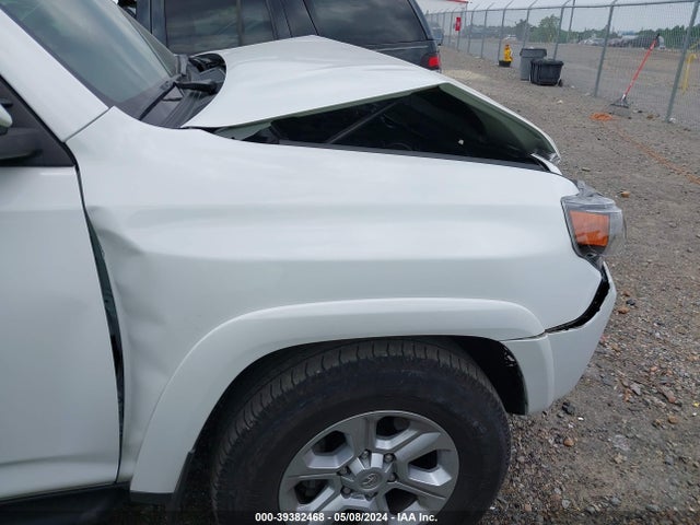Toyota 4RUNNER SR5 2021 JTEEU5JRXM5238110 Image 18