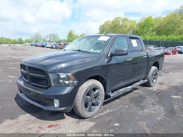 RAM 1500 Express  4x4 5'7 Box 2018 3C6RR7KG0JG203068 Image 2
