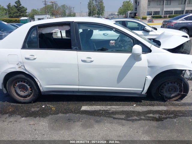 2011 Nissan Versa 1.8s მანქანა იყიდება აუქციონზე, vin: 3N1BC1AP5BL359676, აუქციონის ნომერი: 39382774