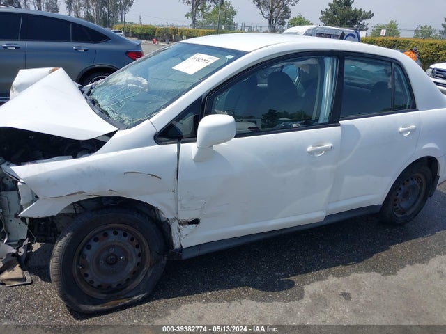 2011 Nissan Versa 1.8s მანქანა იყიდება აუქციონზე, vin: 3N1BC1AP5BL359676, აუქციონის ნომერი: 39382774
